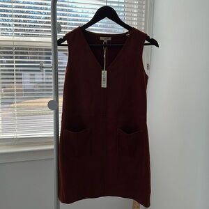 Max Studio London dress with v-neck and double pockets